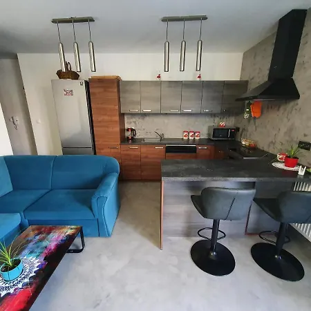 U Lili アパート ポプラト